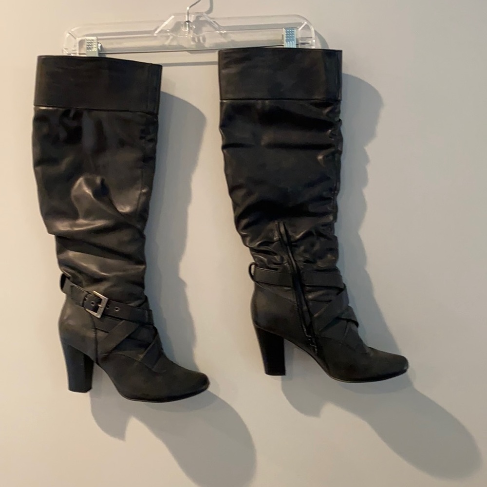 Guess knee high boots 👢